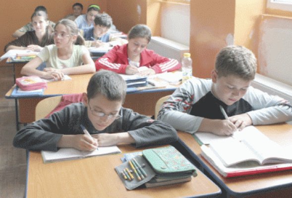 S-a prelungit vacanţa: cursurile încep pe 17 septembrie